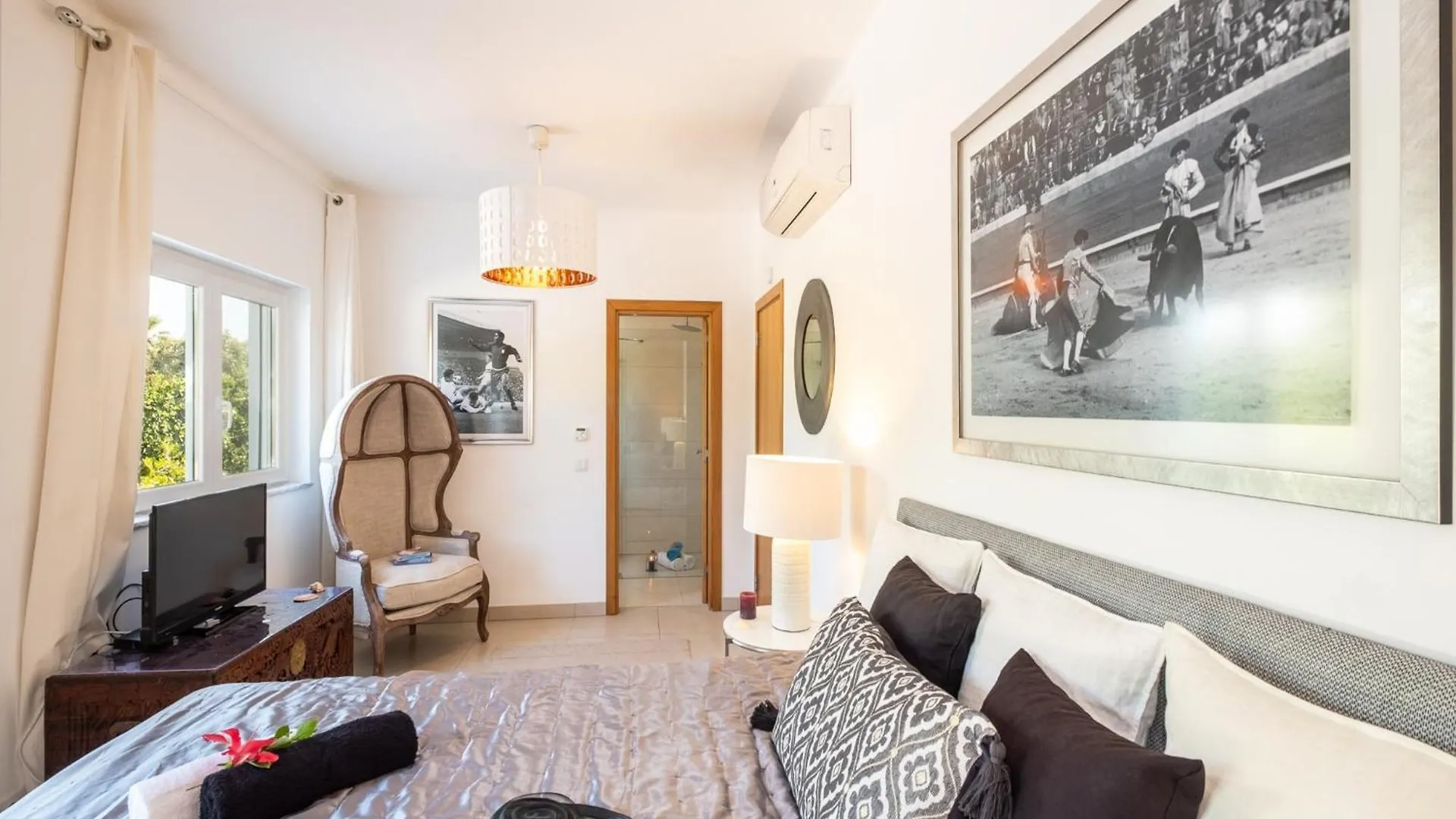 Spacious Retreat With Pool Carvoeiro  Villa Carvoeiro (Lagoa)