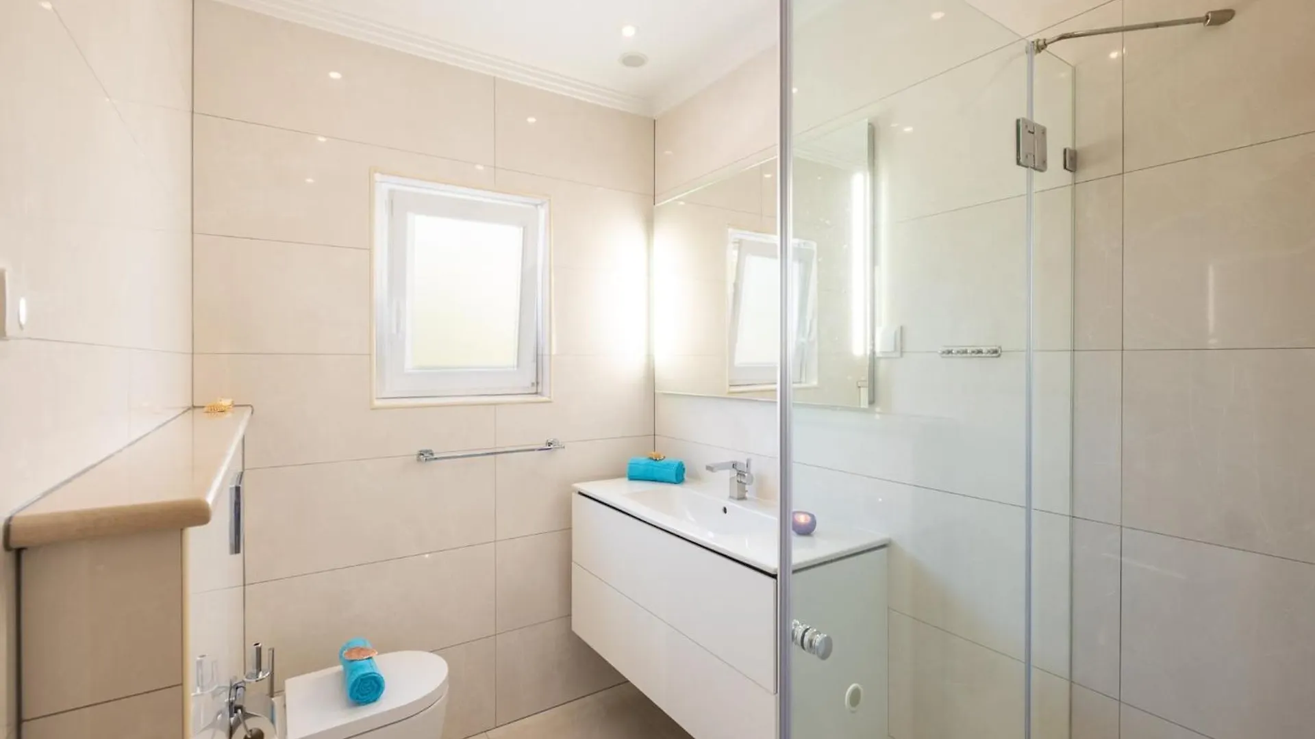Spacious Retreat With Pool Карвоейру