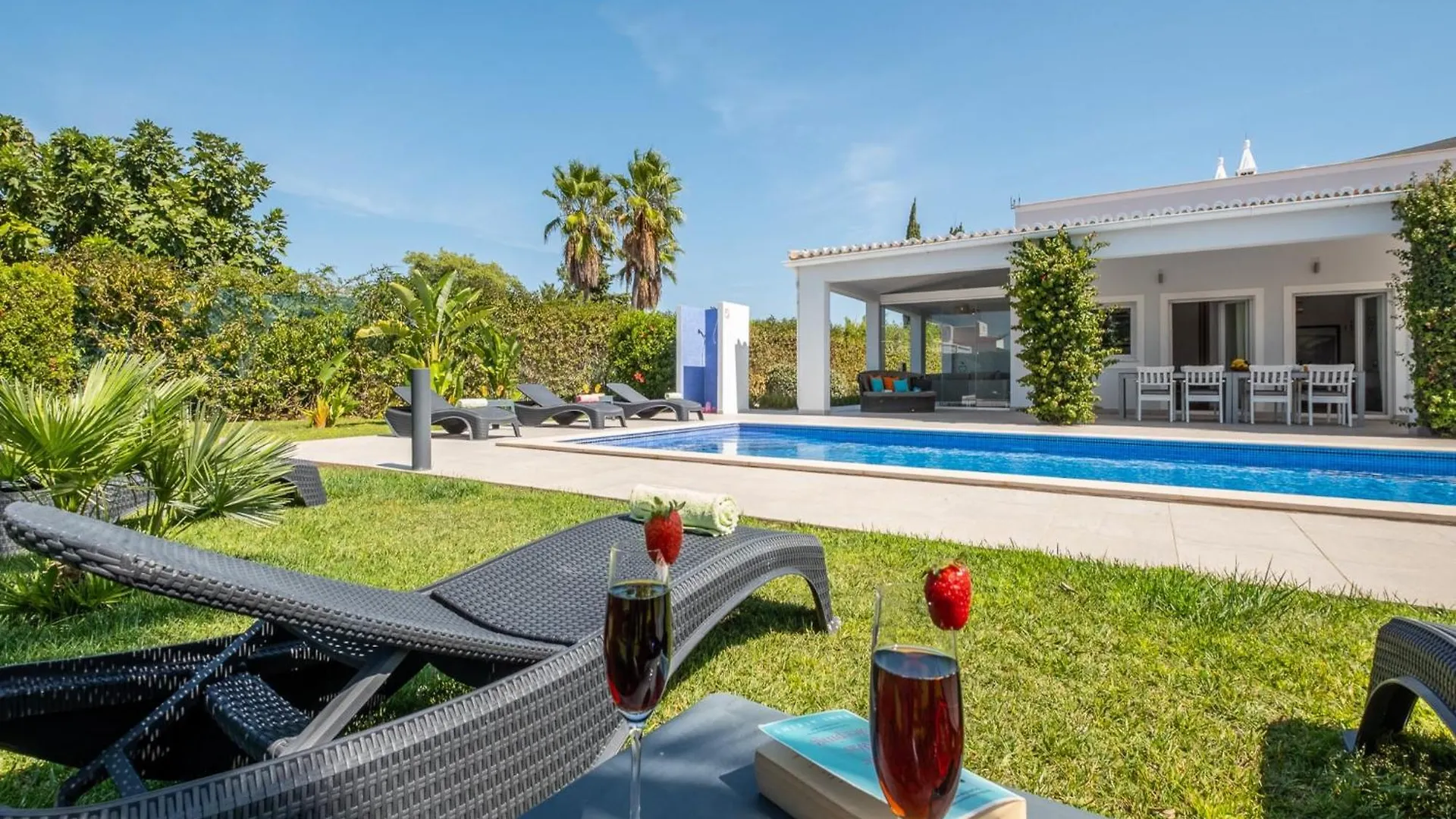 Вилла Spacious Retreat With Pool Карвоейру